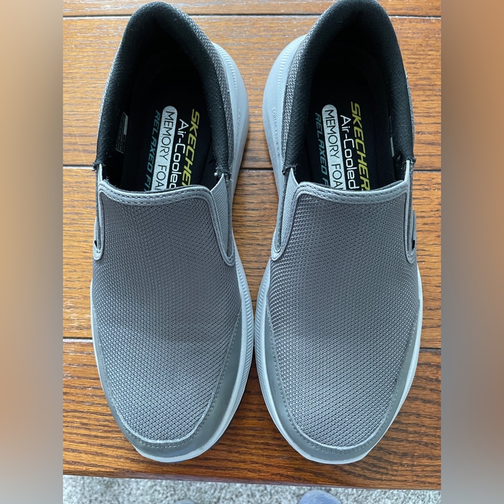 Skechers men’s slip ins size 8